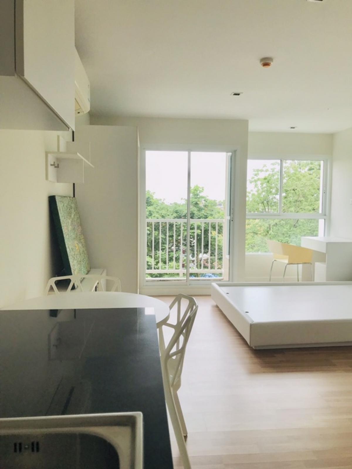 For SaleCondoYothinpattana,CDC : For sale: WE CONDO Ekkamai-Ramintra (next to the expressway market)