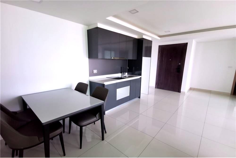 Arcadia Beach Continental Condominium, Pattaya Loading...