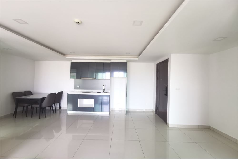 Arcadia Beach Continental Condominium, Pattaya Loading...