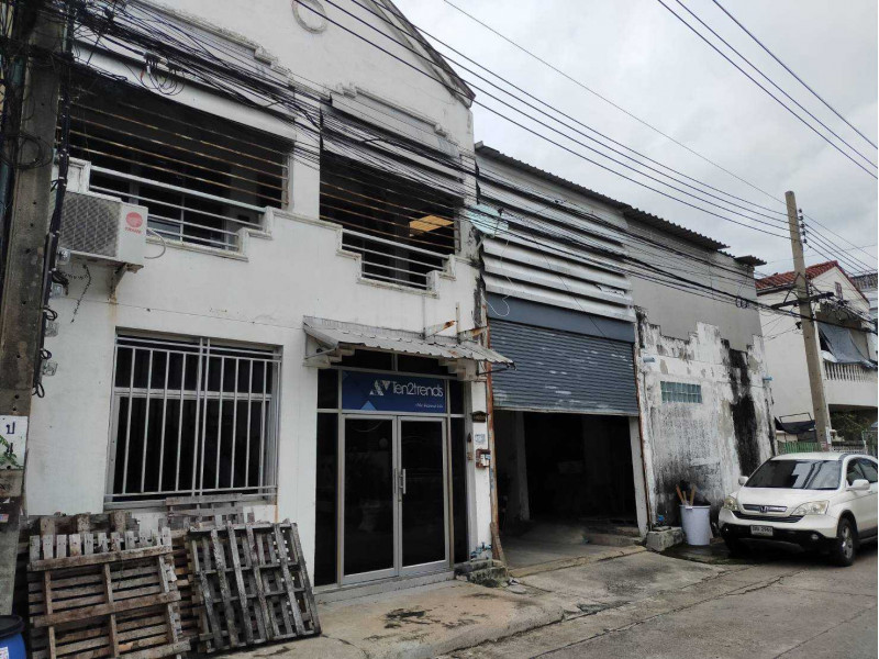 ขายทาวน์โฮมสมุทรปราการ สำโรง : ขายทาวน์เฮาส์ หมู่บ้านเพนโก้วิลล์ ถนนศรีนครินทร์  192 ตร.ม.