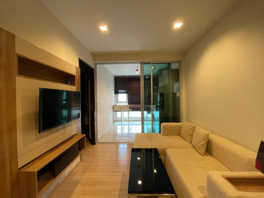 ให้เช่าคอนโดสาทร นราธิวาส : Rhythm Sathorn , Ready to move in , Fully Furnished, River view, Close bts Saphantaksin