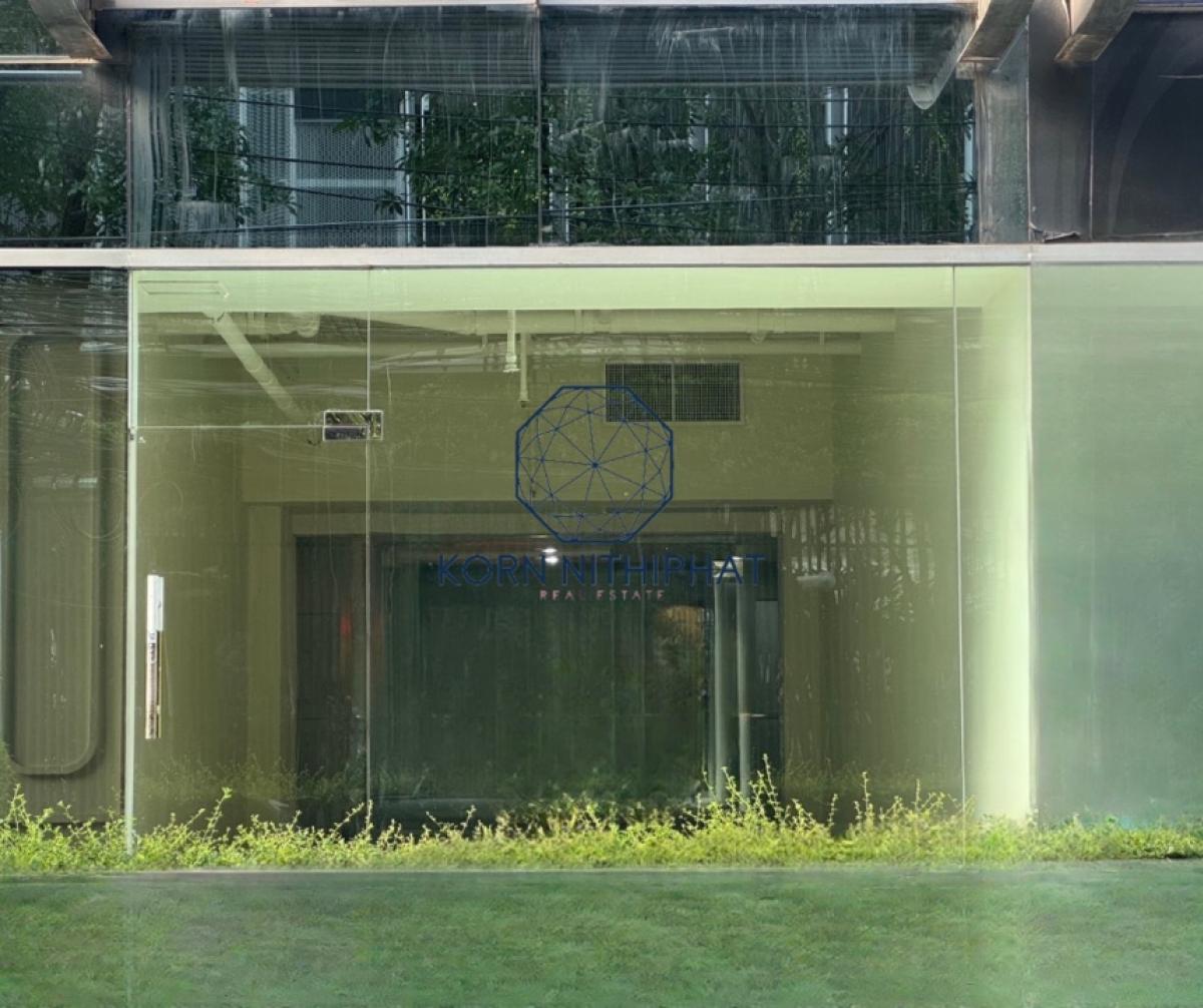 For RentRetail SpaceSukhumvit, Asoke, Thonglor : For rent, business space, size 39.5 square meters, Soi Thonglor, Sukhumvit 55, good location, entrance of the alley, walkable to BTS Thonglor Station.