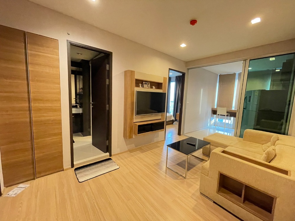 ให้เช่าคอนโดสาทร นราธิวาส : 1 Bedroom near BTS Saphantaksin, Rhythm Sathorn Condominium, Available for rent