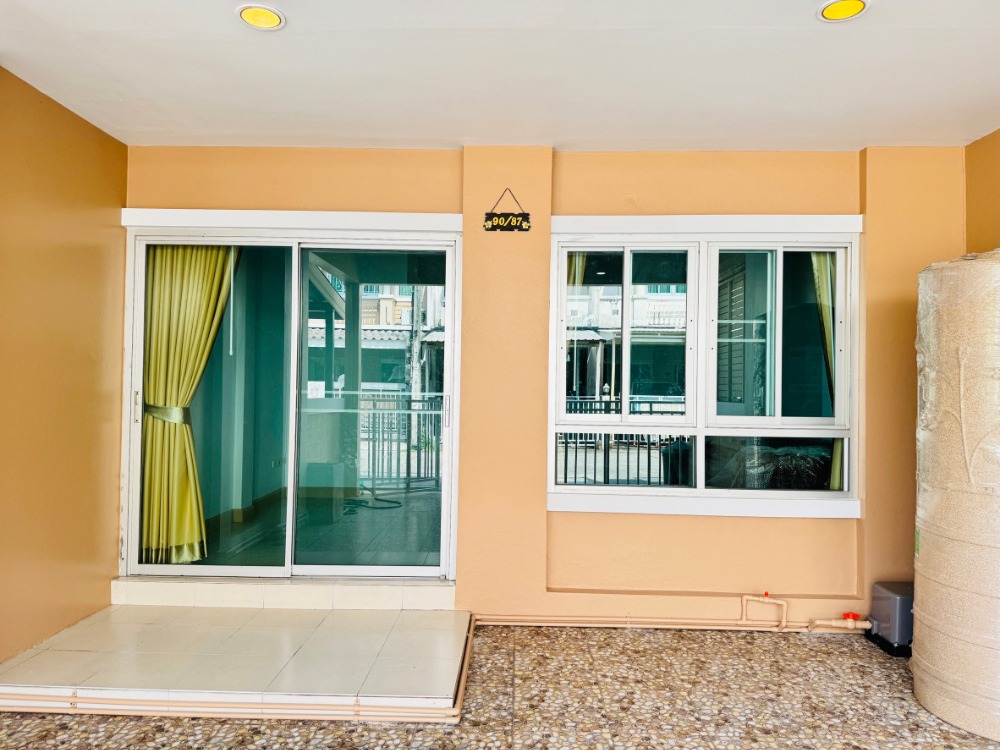 For RentTownhomeNawamin, Ramindra : Townhouse for rent, newly renovated, Glory House Village, Ram Intra Soi 65, Intersection 2, near the Pink Line, Ram Intra Station, Km. 6, near the Ekkamai-Ramintra Expressway, Watcharapol, Fashion Island, Sinphaet Hospital, Phyathai Nawamin Hospital, Sai 