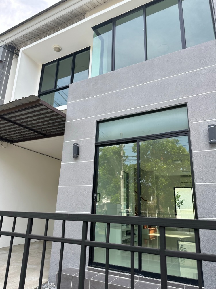 For RentTownhomeNonthaburi, Bang Yai, Bangbuathong : For rent: 2-storey townhouse, The Villa Bang Bua Thong project, on Kanchanaphisek Road, near the Purple Line
