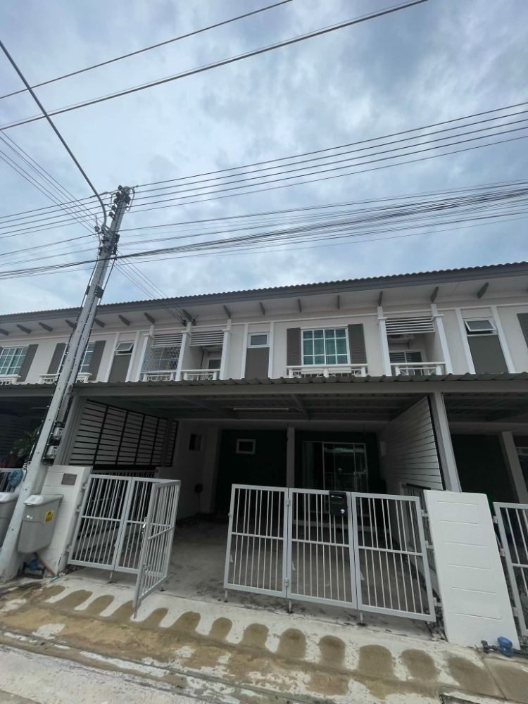 For RentHouseMahachai Samut Sakhon : Townhouse for rent, iLeaf Prime Rama 2, Km.14, near Mahachai Muang Mai Fresh Market, only 8 minutes away.