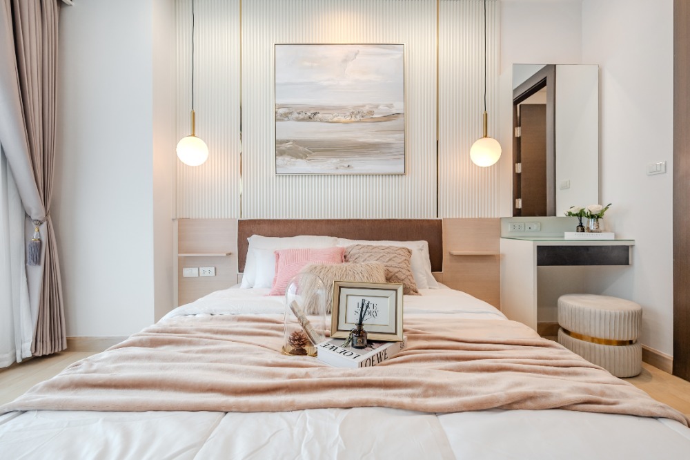 Rhythm Ratchada, near the BTS, spacious room, beautiful and sweet, pool view, high floor, near MRT_Do512 Loading...