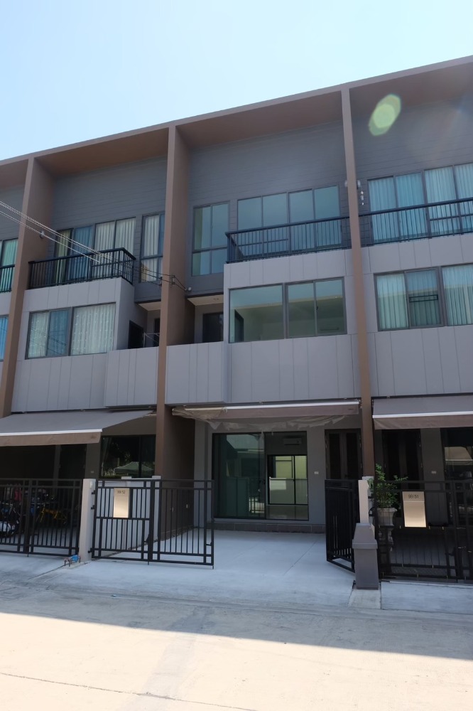 For RentTownhomeMin Buri, Romklao : Townhouse for rent, ฺBAAN KRANG MUANG 3 bedrooms, 3 bathrooms, Krungthep Kreetha, Rama 9, some furniture, very special price