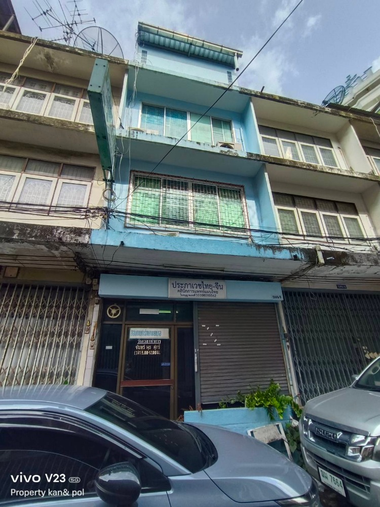 For SaleShop HouseChokchai 4, Ladprao 71, Ladprao 48, : 1 storage room, the roof floor is used as a prayer room, parking space in front of the house for 1 car, near Phawana intersection, near Phawana BTS, only 150 meters, enter the alley only 20 meters, suitable for an office with residence, near Phawana Marke