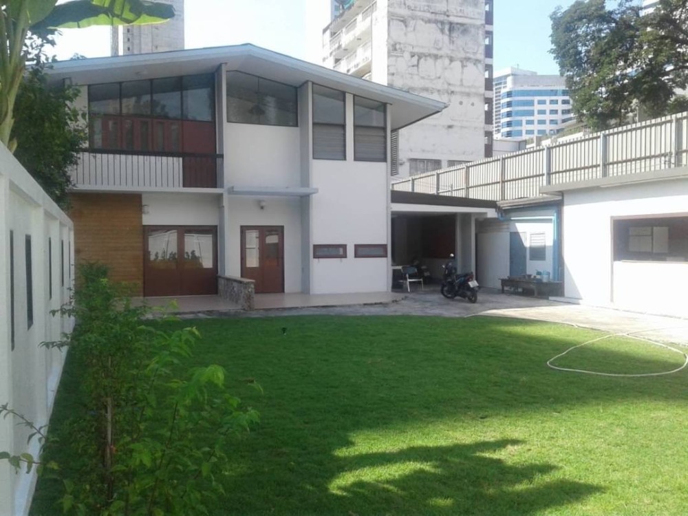 ให้เช่าบ้านสุขุมวิท อโศก ทองหล่อ : For Rent ให้เช่า House / Home office/ commercial in Phrom Phong (ARH4-227)