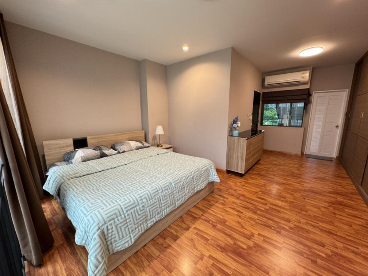 For RentTownhomeOnnut, Udomsuk : Size 179 square meters at Sukhumvit 1013 bedrooms, 4 bathrooms, Hurry up and grab it!! It is considered a very beautiful townhouse in Bang Chak area, beautifully decorated, fully furnished, 2 bedrooms with en-suite bathrooms, built-in in every room, larg