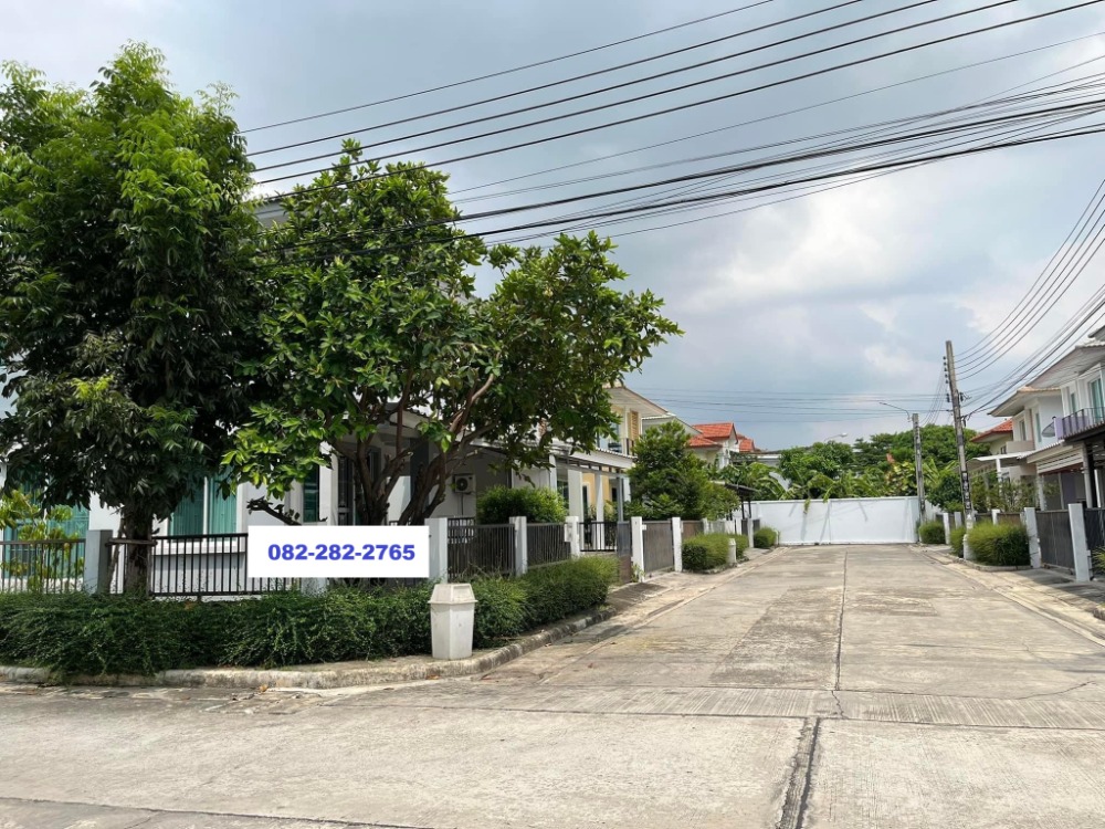 Corner house 43.5 sq.w. 3 bedrooms 2 bathrooms, 2-storey twin house, Groove Ville Bangna Loading...