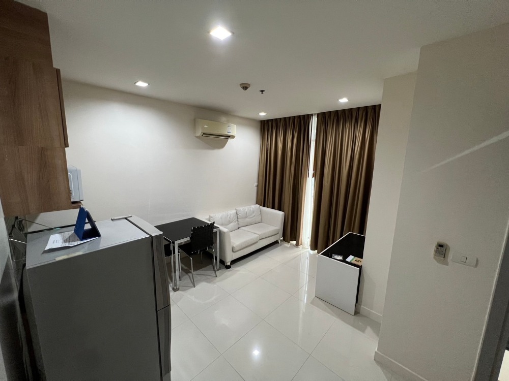 Ideo Verve Ratchaprarop I, 17th floor, room has never been rented out, owner lives there himself, very new room Loading...