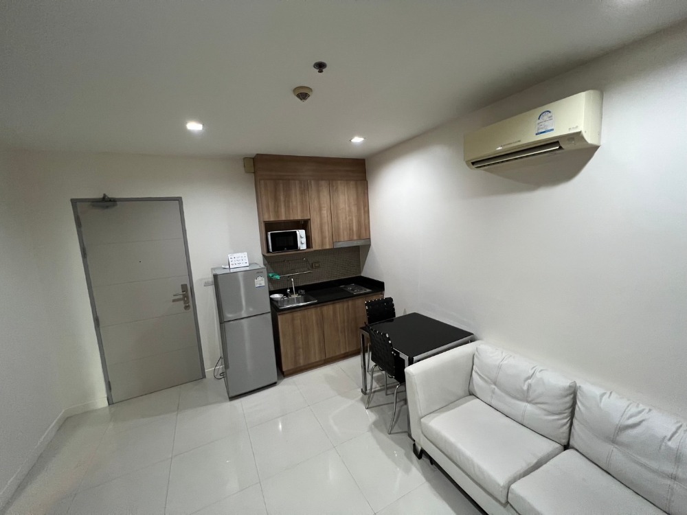 Ideo Verve Ratchaprarop I, 17th floor, room has never been rented out, owner lives there himself, very new room Loading...