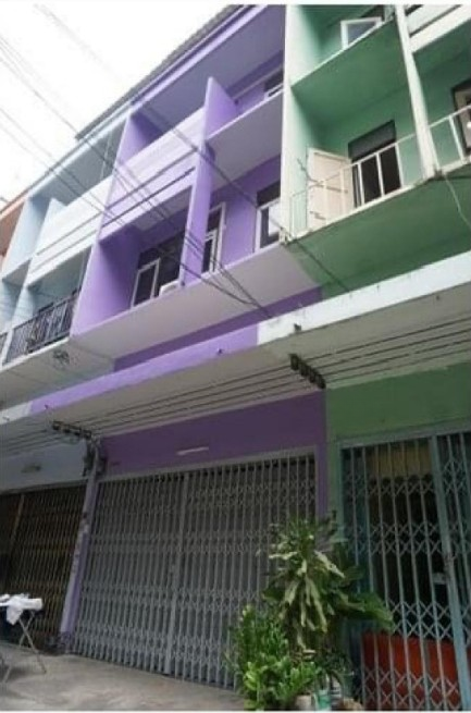For RentShop HousePinklao, Charansanitwong : Commercial building for rent, Charansanitwong area, near MRT Bang Yi Khan, only 3 minutes away.