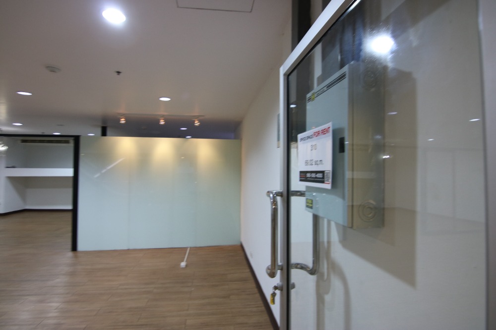 (TD-310) The Trendy Office, office for rent, size 69 sq m., 3rd floor, Sukhumvit 13, near BTS Nana Loading...