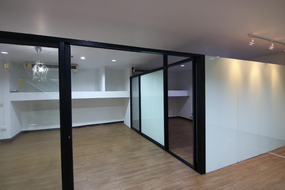 (TD-310) The Trendy Office, office for rent, size 69 sq m., 3rd floor, Sukhumvit 13, near BTS Nana Loading...