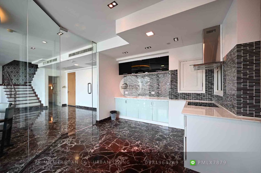 Wind Sukhumvit 23 - Top Floor Penthouse Triplex, Outdoor Jacuzzi, Prime Location Loading...