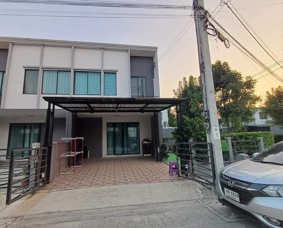 For RentTownhomeBangna, Bearing, Lasalle : Townhouse for rent, Pleno Bangna On Nut Village (King Kaew 37), beautiful corner house, interested contact 082-3223695