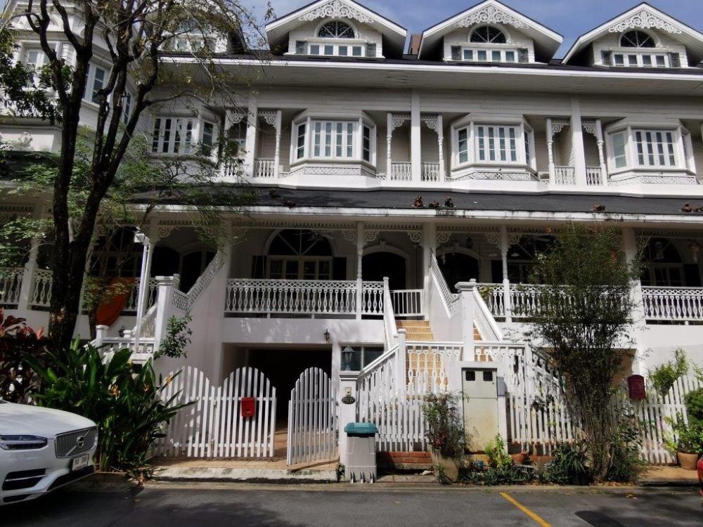 For RentTownhomeBangna, Bearing, Lasalle : 4-storey townhouse in the project with 24-hour security, playground and swimming pool, about 10-12 minutes walk from BTS Bearing or ST. Andrew international school Sukhumvit 107, area size about 240 sq m., 4 floors, 3 bedrooms, 1 office room.