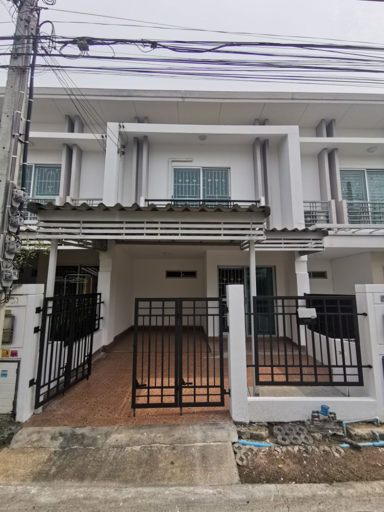 For RentTownhomeBangna, Bearing, Lasalle : 🏡 For rent, Pruksa Bangna Km.5 per month (Soi Wat Plad Priang) 12,500 baht per month ❤️ Near Mega Bangna, only 7 km (10 minutes drive) ❤️ Vacant house ready to move in ✅✅