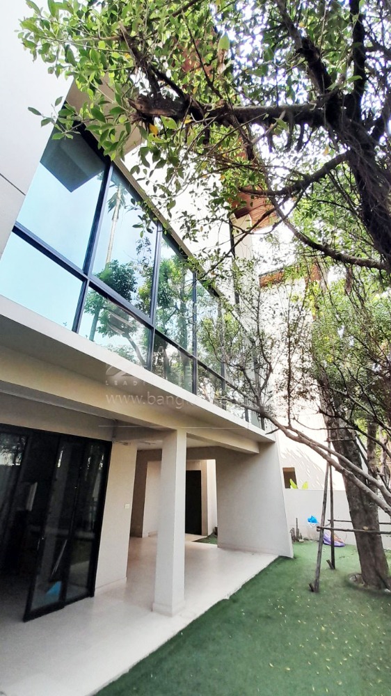 For RentHouseSukhumvit, Asoke, Thonglor : House for rent with private pool in Ekkamai