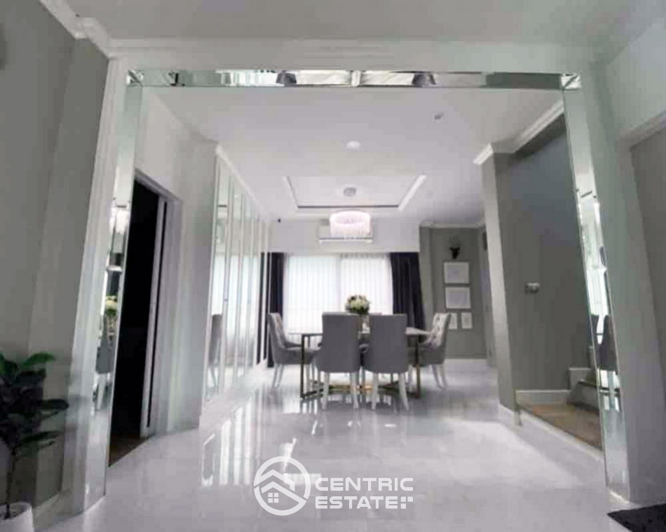 House for sale with tenants, area 52 square wah, corner house, fully decorated, Centro Ramintra-Chatuchot project (Centro Ramintra-Chatuchot), Soi Kanchanaphisek 4 Loading...