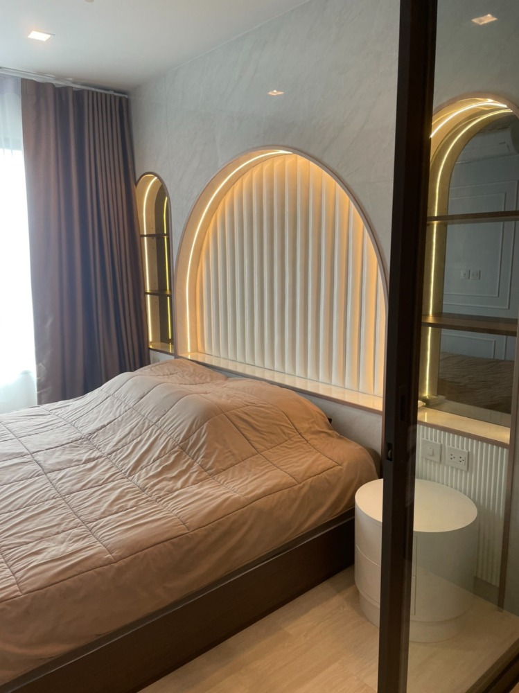 For RentCondoWitthayu, Chidlom, Langsuan, Ploenchit : 🔥For urgent rent🔥 Condo Life One Wireless (Life One Wireless) on Witthayu Road, near Central Embassy and BTS Phloen Chit. There is a 24-hour convenience store in the project.