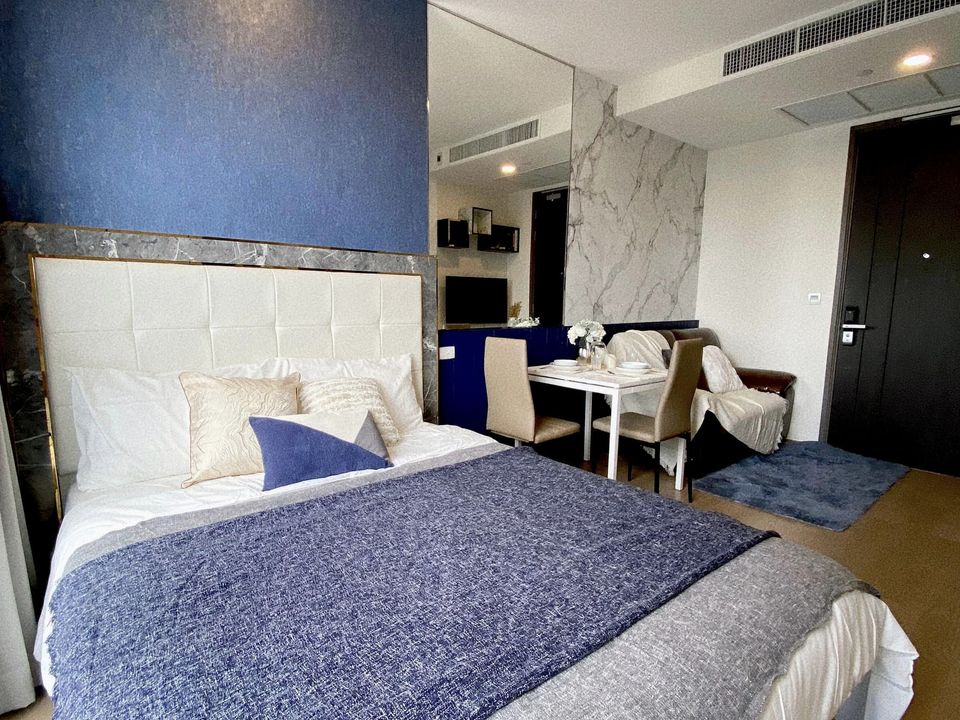For RentCondoSiam Paragon ,Chulalongkorn,Samyan : Ashton Chula Silom【𝐑𝐄𝐍𝐓】🔥Condo decorated with marble pattern, looks expensive, fully built-in, spacious and well-proportioned rooms🔥 Contact Line ID: @hacondo