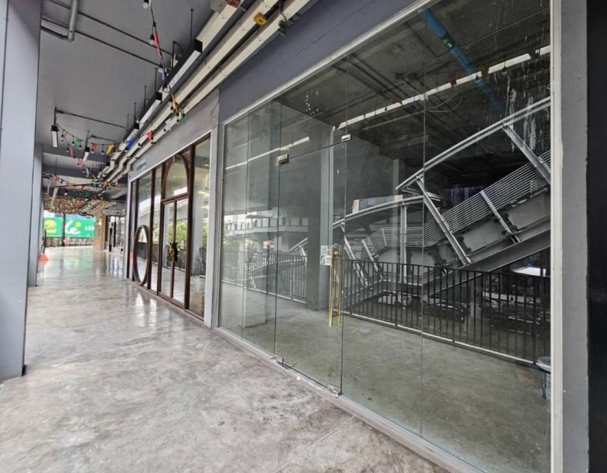 For RentRetail SpaceOnnut, Udomsuk : Rent a business area, shop, shop, sell franchises, size 75 square meters, 2nd floor, next to Phra Khanong, Sukhumvit 71, has a car park.