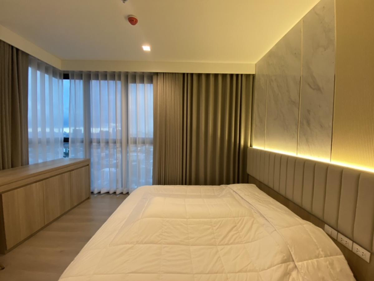 For RentCondoLadprao, Central Ladprao : ✨❤️2 bedrooms, 2 bathrooms, corner room, very beautiful glam room. The Line Phahon Yothin Park, fully furnished, ready to move in. The small room can be used as a work room or a bedroom. If you are interested, please book now. You can make an appointment 