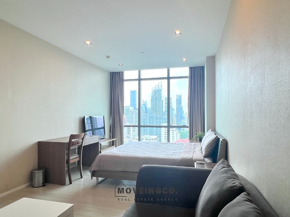 สตูดิโอกว้างขวางพร้อมวิวเมือง เพียง 600 เมตรจาก BTS อโศก! Loading...