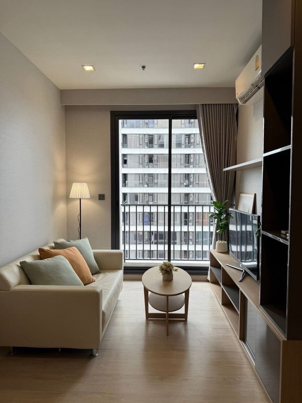 ให้เช่าคอนโดสุขุมวิท อโศก ทองหล่อ : 🔥HOT DEAL 🔥 🔥M Thonglor 10 Condo 🔥 | Pet Friendly Condo 🔥2 ห้องนอน 2 ห้องน้ำ มีอ่างอาบน้ำ 1 ห้องนั่งเล่น ติดระเบียง 1 ห้องครัวประตูสไลด์ ขนาด 55.72 ตร.ม. ชั้น 19 วิวดี เฟอร์นิเจอร์ครบ ตกแต่งพร้อมอยู่