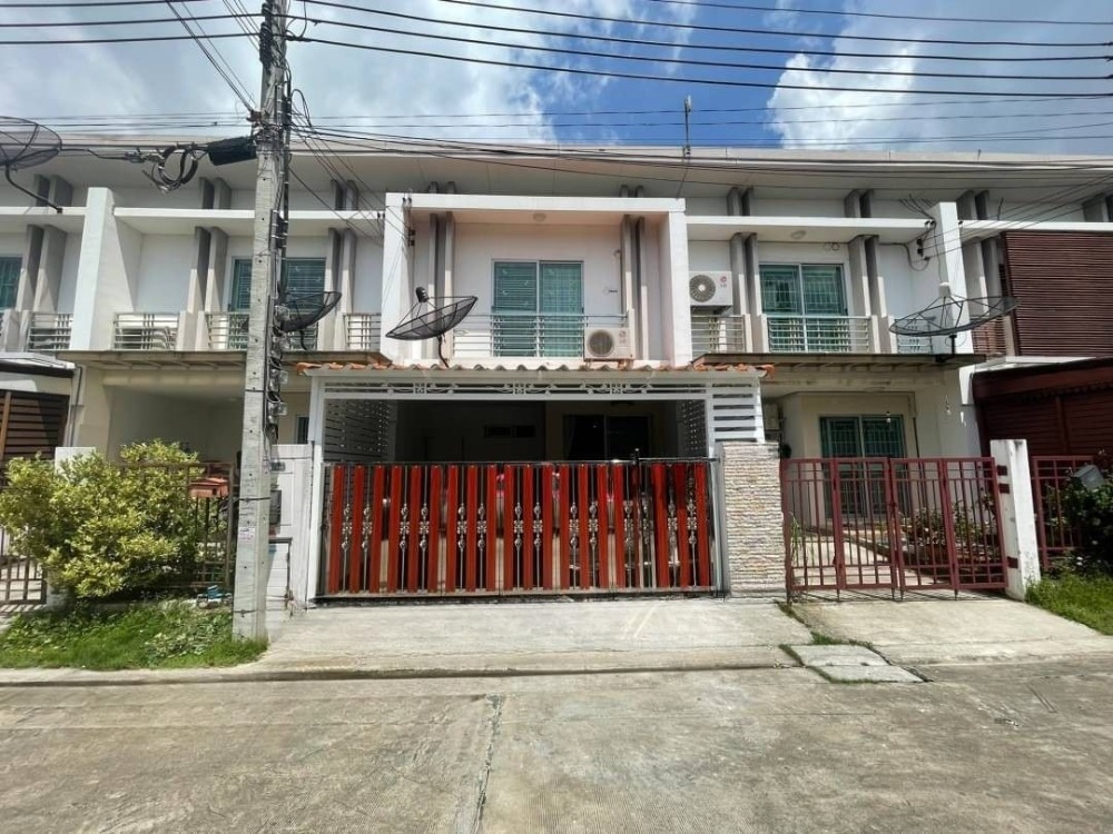 For RentTownhomeBangna, Bearing, Lasalle : 🏡 For rent, Pruksa Bangna Km.5 (Soi Wat Plad Priang) ❤️ Fully furnished and electric appliances, vacant house ready to move in ✅✅ ❤️ Near Mega Bangna, only 7 km (10 minutes drive)