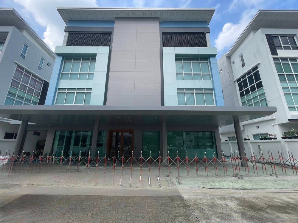 For SaleKaset Nawamin,Ladplakao : For sale: office building, home office, 4 floors, 2 twin buildings, with passenger lift, area 106 square wah