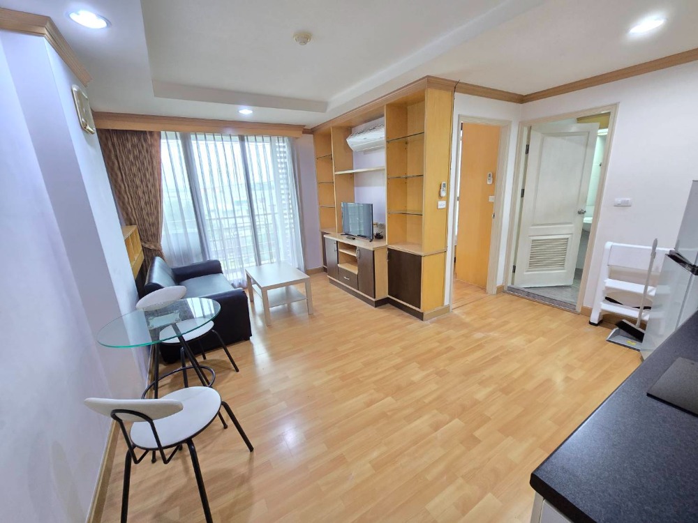 For RentCondoWongwianyai, Charoennakor : For rent, special price, newly decorated. The Master Sathorn Executive, very good location, BTS Krung Thonburi, just 2 minute to Sathorn