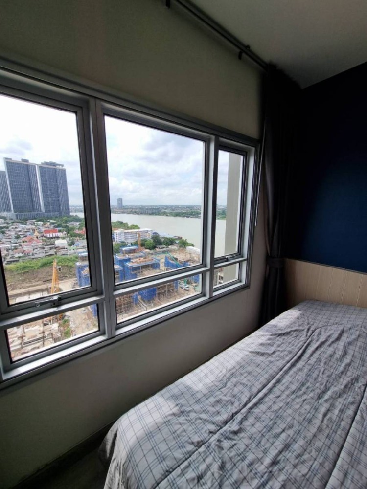 Manor Sanambinnam Condo for rent next to the Chao Phraya River Loading...