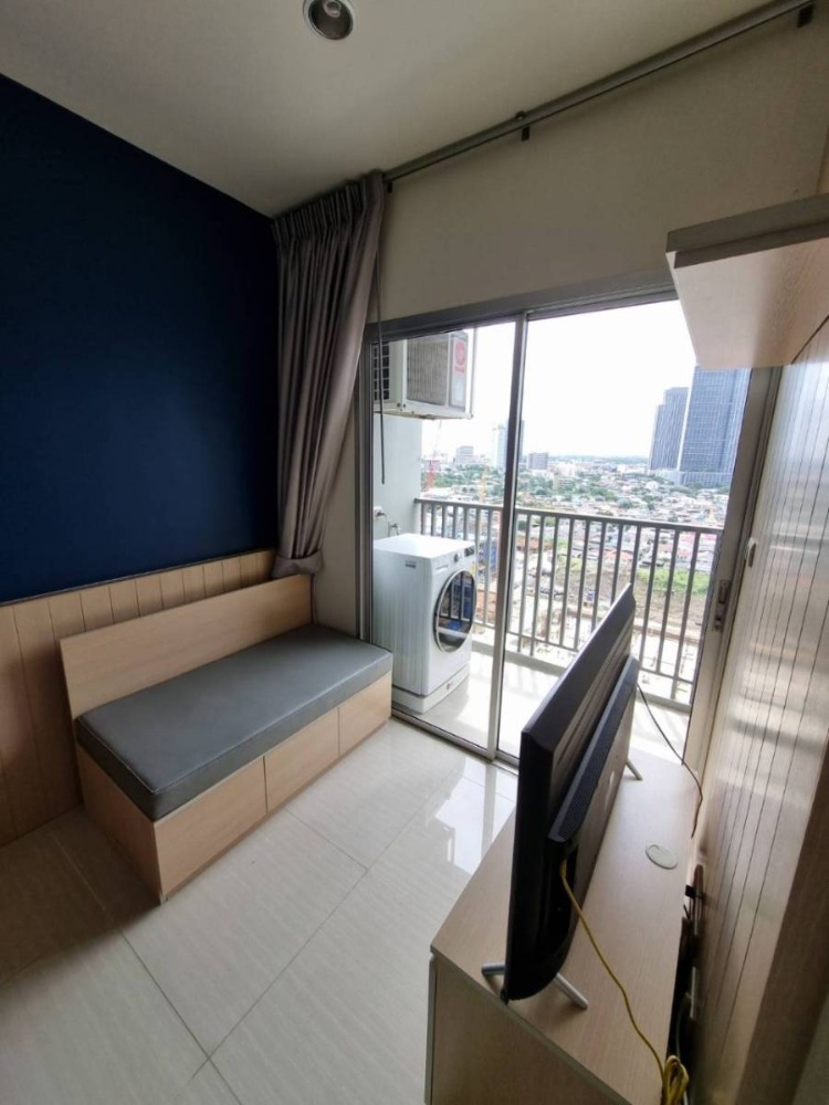 Manor Sanambinnam Condo for rent next to the Chao Phraya River Loading...