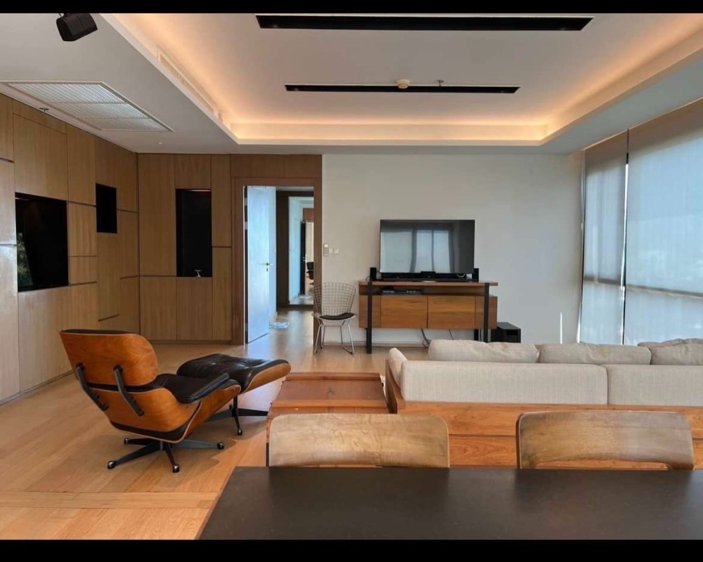 For RentCondoAri,Anusaowaree : Noble Reflex BTS Ari, a prime location, convenient, lots of food, a center for cafes, famous shops