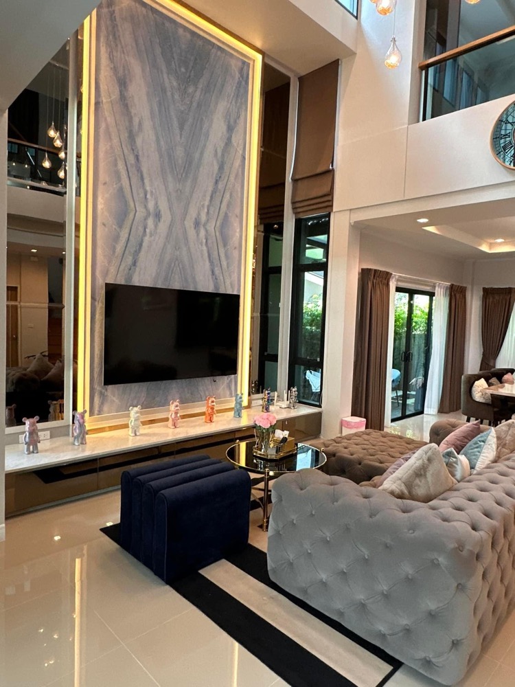 For Rent: Detached House, Supalai Essence Suanluang, 6 Bedrooms /5 Bathrooms *Fully Furnished /WiFi* Ready to move in Loading...