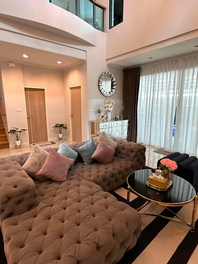 For Rent: Detached House, Supalai Essence Suanluang, 6 Bedrooms /5 Bathrooms *Fully Furnished /WiFi* Ready to move in Loading...