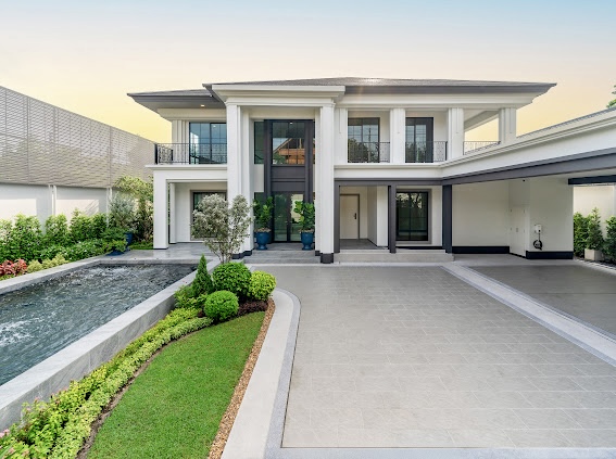 ขายบ้านพระราม 9 เพชรบุรีตัดใหม่ RCA : ELSE Rama 9: 152sqwah 425sqm. with private pool 4bed 5bath + maidroom 59,000,000 Am: 0656199198