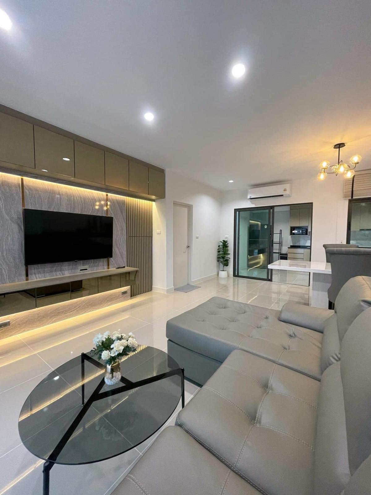 ให้เช่าทาวน์โฮมบางนา แบริ่ง ลาซาล : Pleno sukhumvit- bangna3 for rent