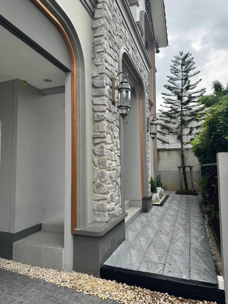 For Rent: Detached House, Grandio Sathorn, 4 Bedrooms /4 Bathrooms *Fully Furnished /Pet Friendly* Ready to move in Loading...