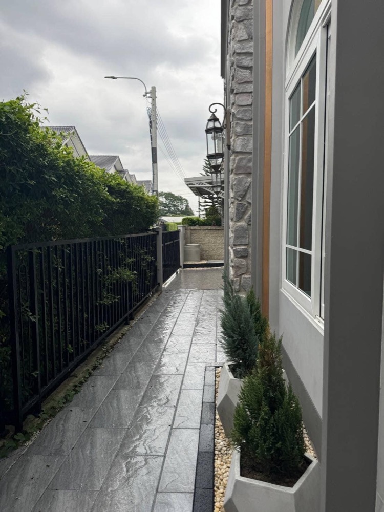 For Rent: Detached House, Grandio Sathorn, 4 Bedrooms /4 Bathrooms *Fully Furnished /Pet Friendly* Ready to move in Loading...