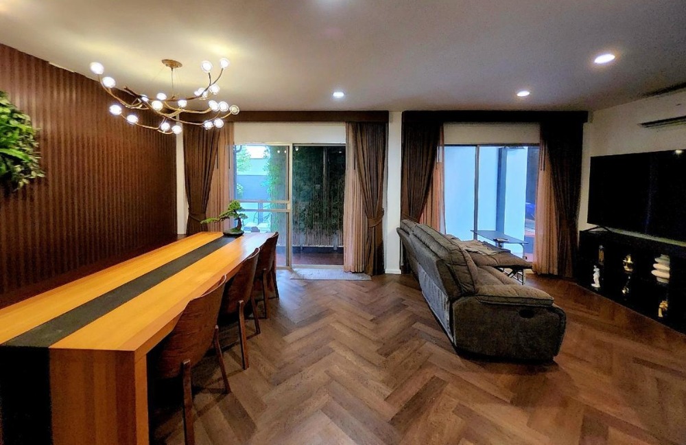 50ตรว 3น3น บ้านเดี่ยว 2 ชั้น โนเบิล จีโอ วัชรพล Loading...