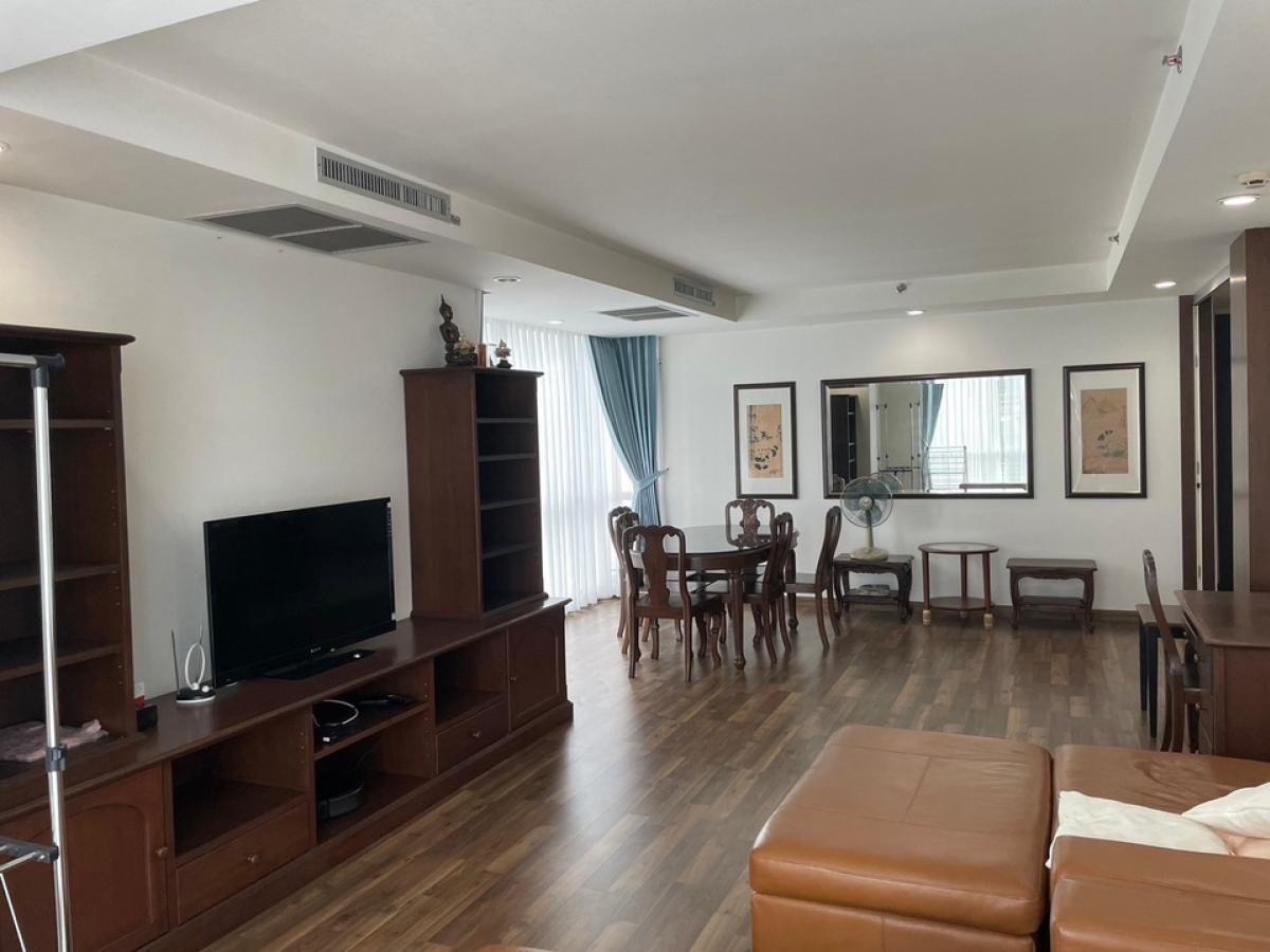 For rent: The Rajadamri, Lumphini Park Loading...