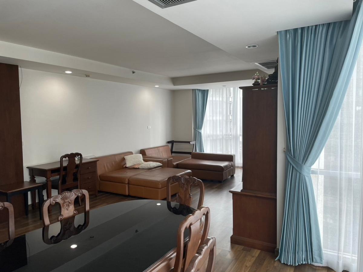 For rent: The Rajadamri, Lumphini Park Loading...