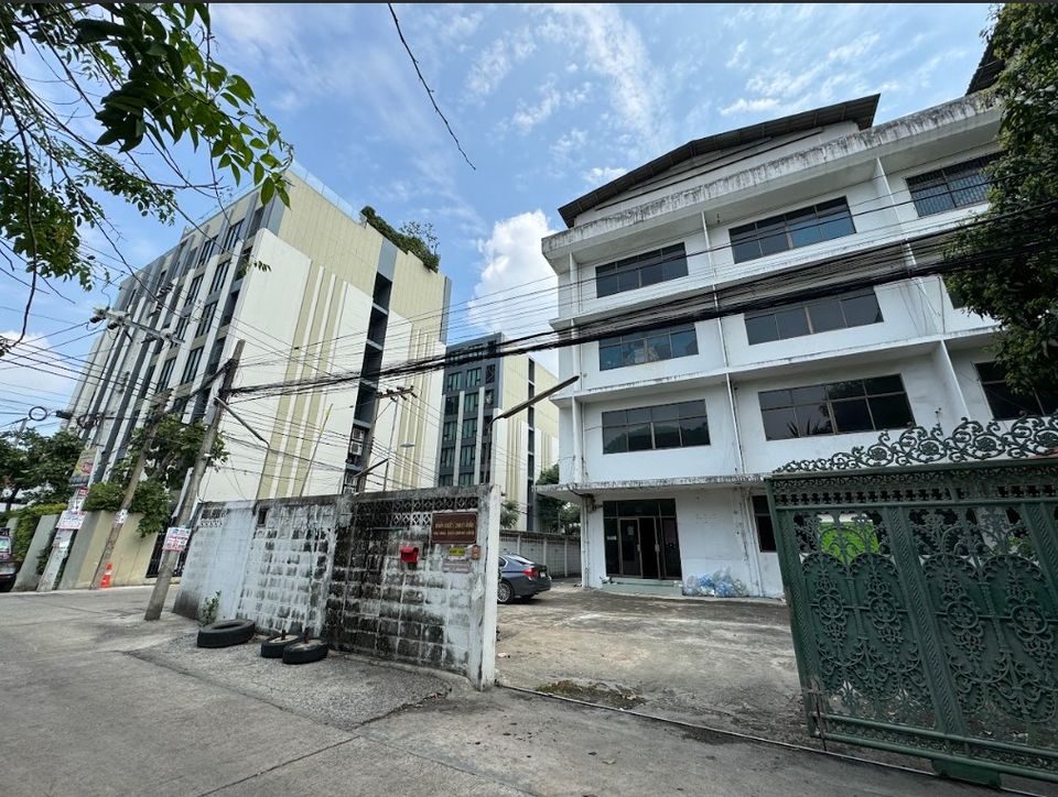 For RentWarehouseBangna, Bearing, Lasalle : Warehouse for rent, office building, total usable area 7,200 sq m., good location, easy access