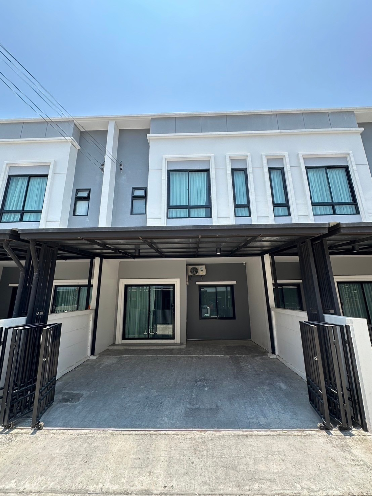 ขายทาวน์โฮมบางนา แบริ่ง ลาซาล : ขายบ้านโครงการ ไบรตัน บางนา กม.26 ขนาดบ้าน 19.60 ตร.ว. พื้นที่ใช้สอย 103 ตร.ม. บ้านสองชั้น ราคา 3,500,000 บาท